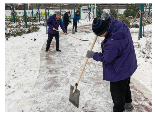 破冰除雪 情暖冬日—志愿服務(wù)活動，我們一直在路上(圖3)